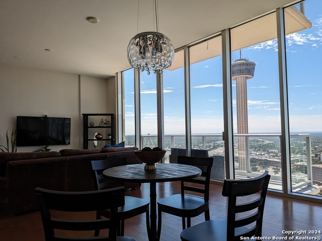 610 E MARKET ST Property Photo 1