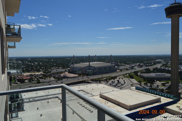 610 E Market St Property Photo 6
