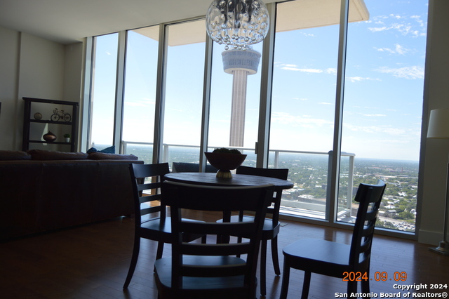 610 E Market St Property Photo 9