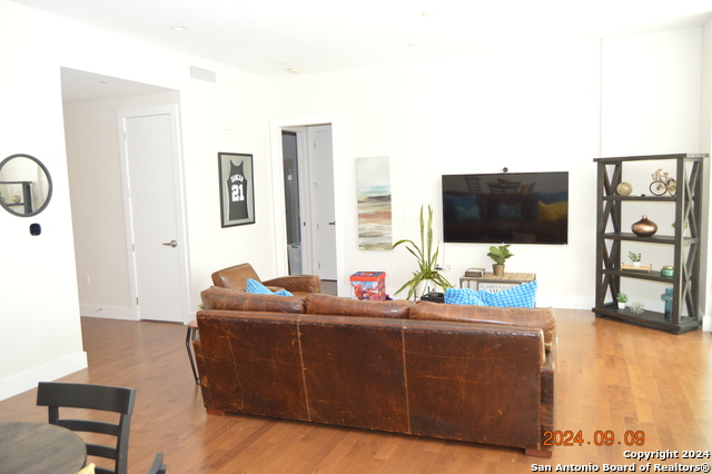 610 E Market St Property Photo 11