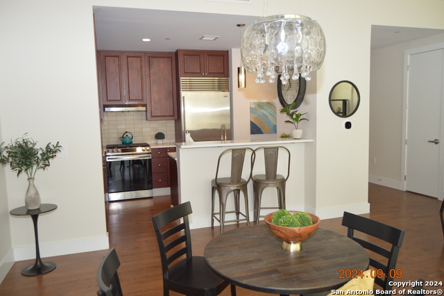 610 E Market St Property Photo 15