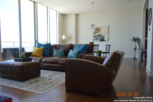 610 E Market St Property Photo 16