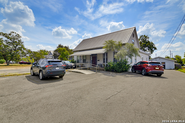 523 E Donegan Property Photo 1