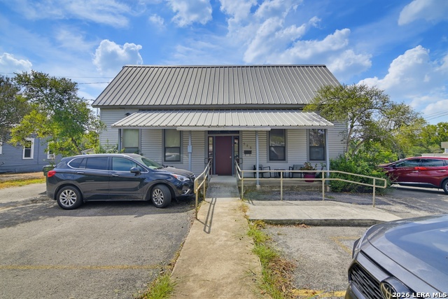 523 E Donegan Property Photo 2