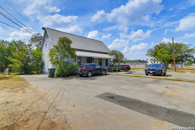 523 E Donegan Property Photo 3