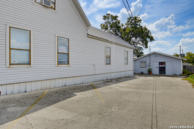 523 E Donegan Property Photo 15