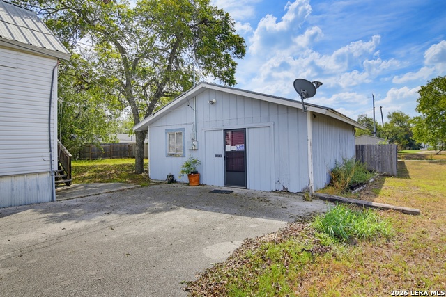 523 E Donegan Property Photo 16