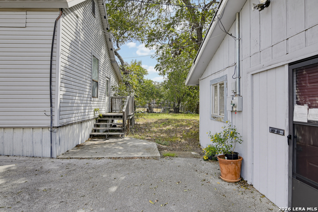 523 E Donegan Property Photo 17