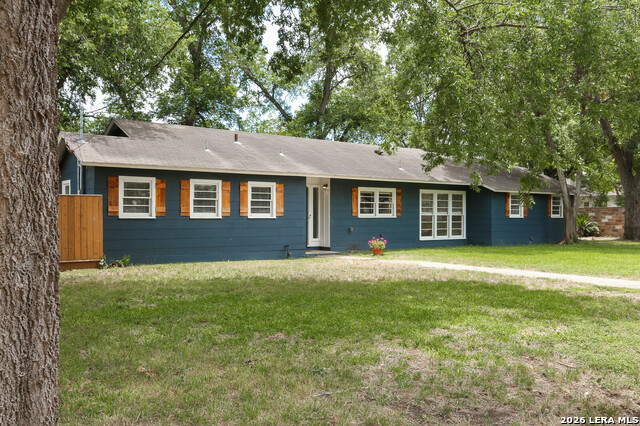 621 E Hackberry Property Photo 1