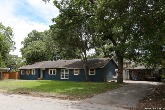621 E Hackberry Property Photo 9