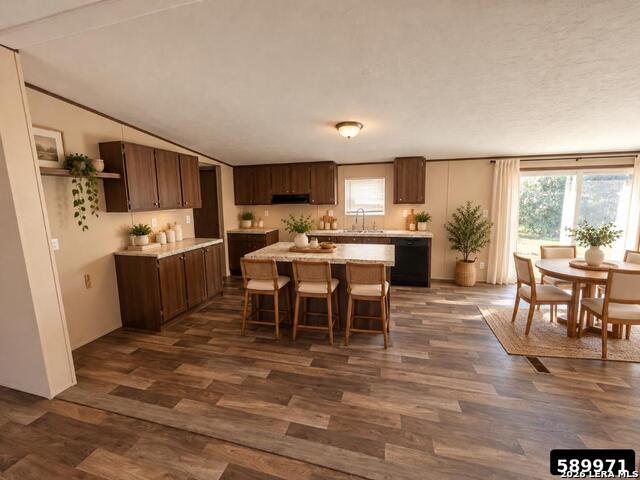 105 E Newman St Property Photo 3