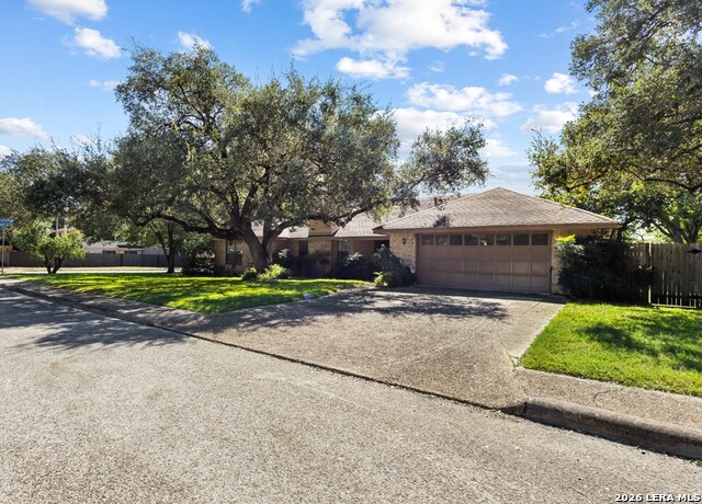 13723 Hunters Hawk St Property Photo 3