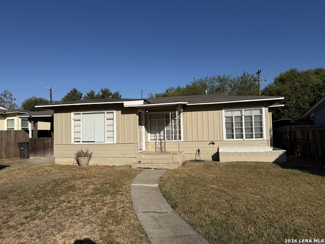 647 Sumner Dr Property Photo 1