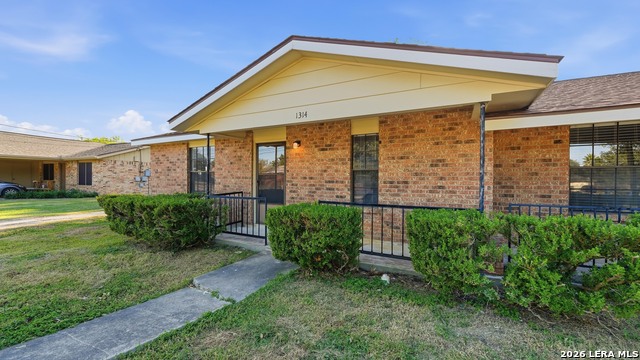 1314 S Mesquite Ave Property Photo 2