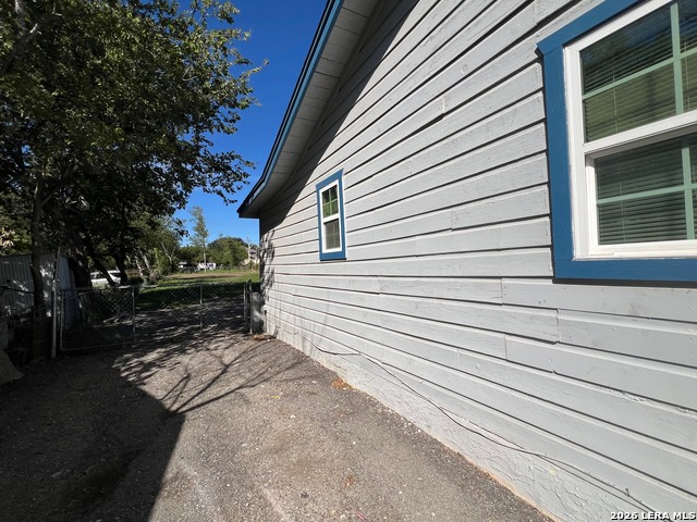 511 W Mayfield Blvd Property Photo 7