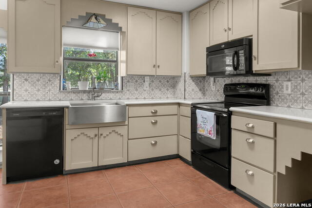 1158 Orchard Pk Property Photo 3