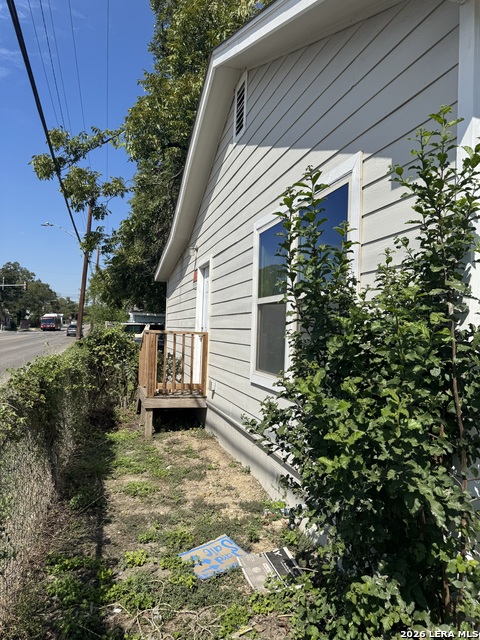 303 Ward Ave Property Photo 4