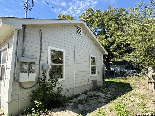 303 Ward Ave Property Photo 6