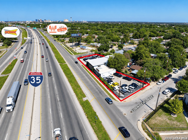 5220 Interstate 35 Property Photo 1