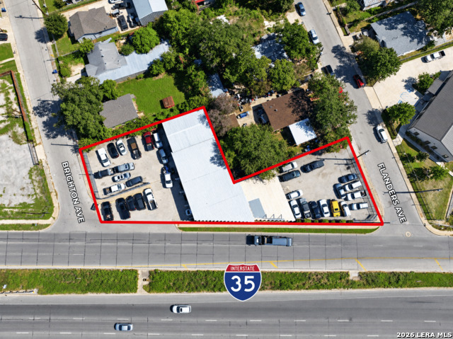 5220 Interstate 35 Property Photo 2