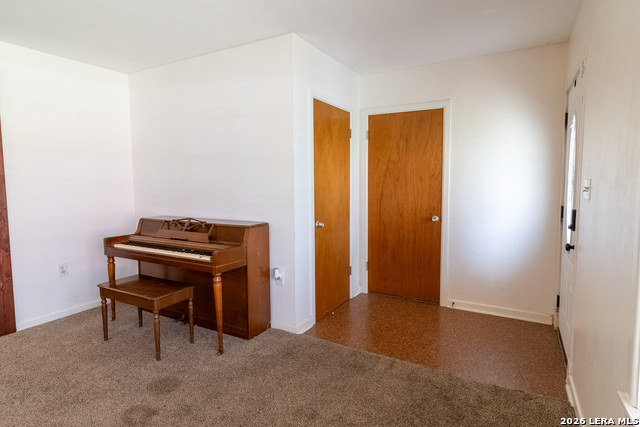 359 1st St Property Photo 3