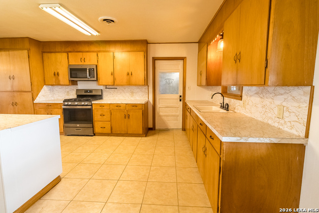 359 1st St Property Photo 12