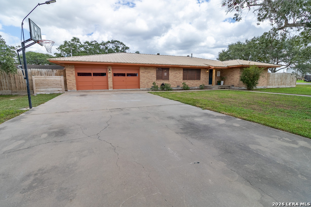 359 1st St Property Photo 47