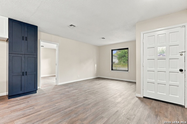7806 Oak Forest Dr Property Photo 3