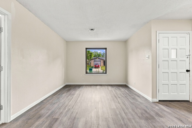 7806 Oak Forest Dr Property Photo 4