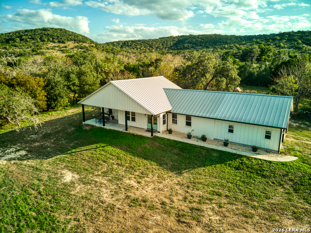 4223 State Highway 173 S Property Photo 1