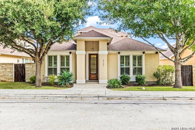 2121 Pecan Leaf Property Photo 1