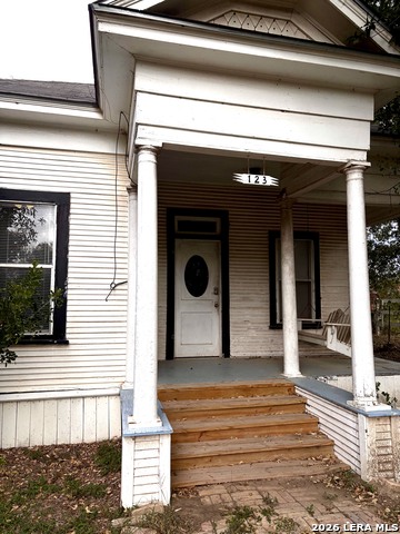123 E 2nd St Property Photo 1