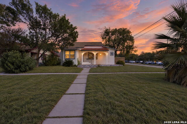 501 W Agarita Ave Property Photo 1