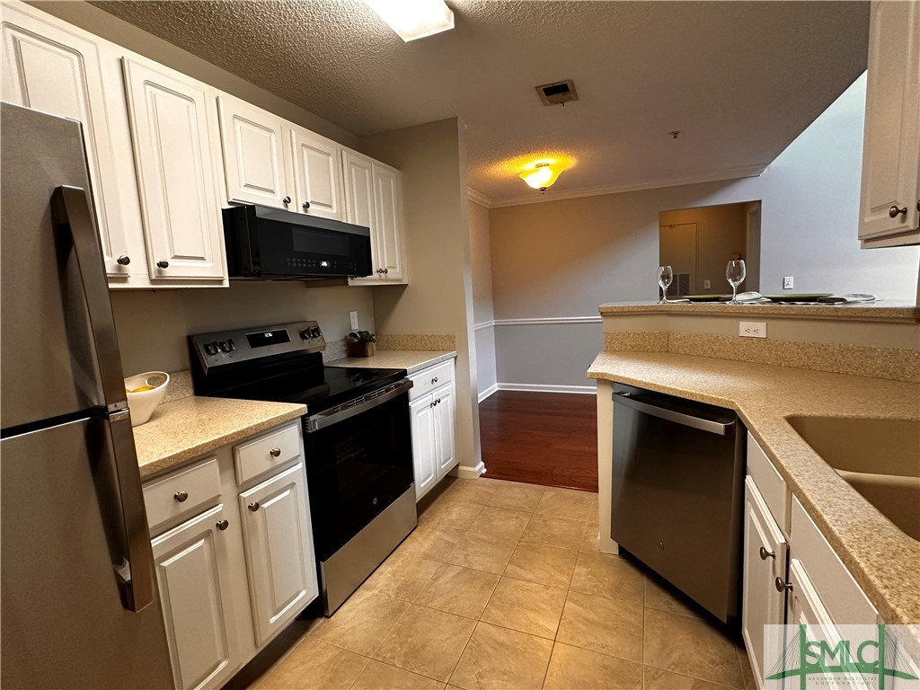 9304 Walden Park Drive Property Photo 4