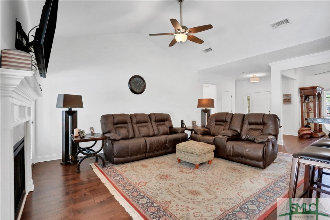 129 Belmont Circle Property Photo 8
