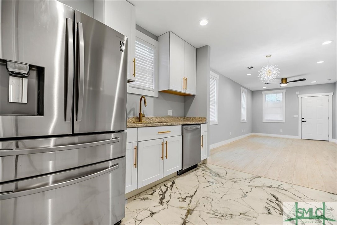 716 W 51st Street Property Photo 2