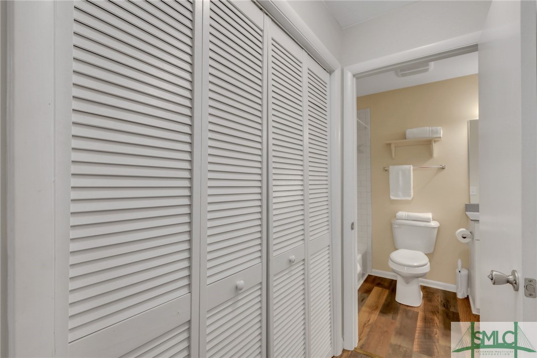 401 N Cromwell Road E6 Property Photo 10