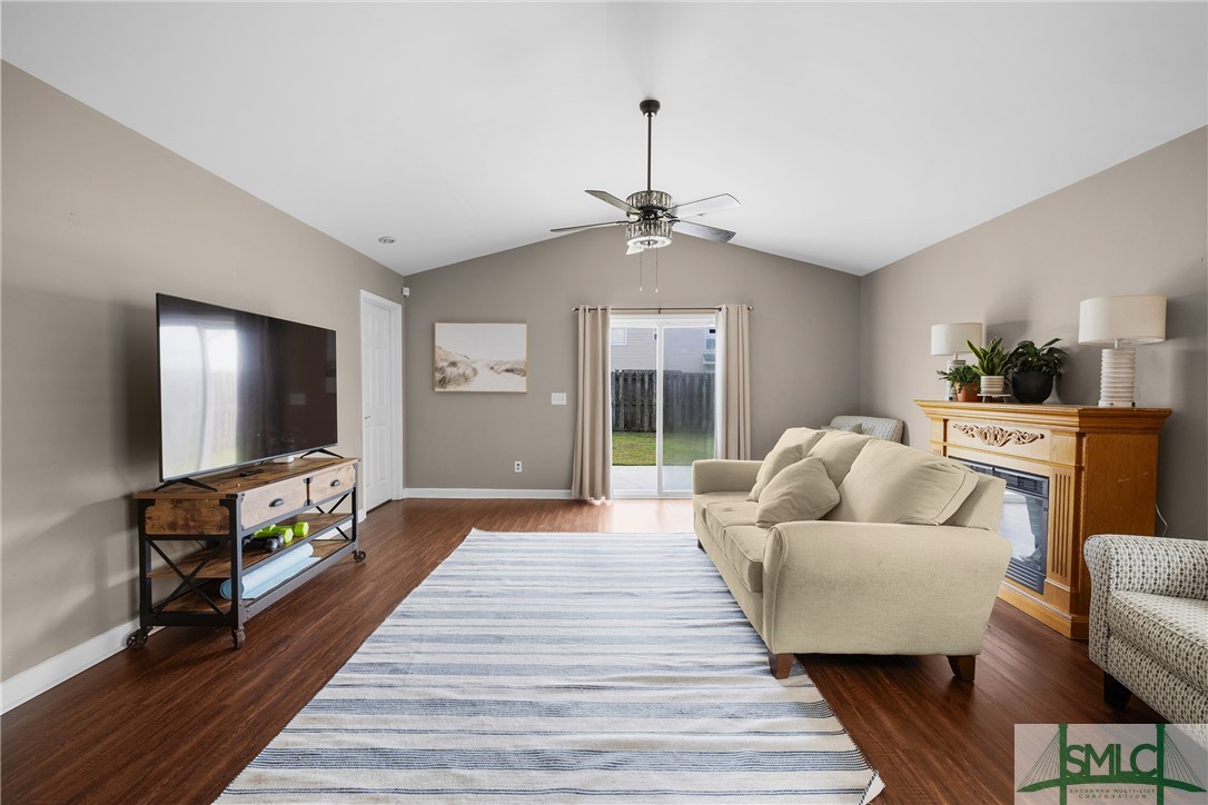 155 Lakepointe Drive Property Photo 10