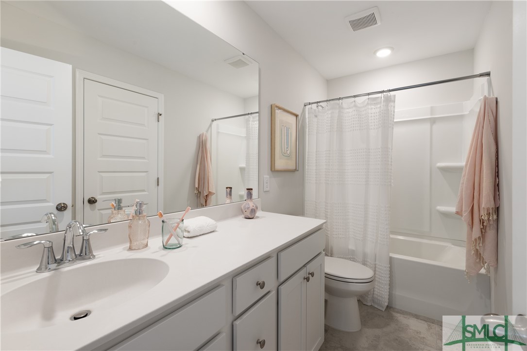 76 Woodbury Lane Property Photo 17