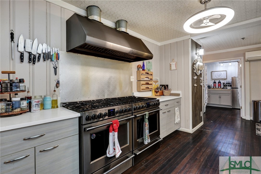 24 Van Horne Avenue Property Photo 8