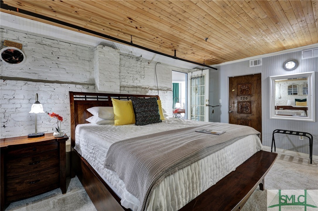 24 Van Horne Avenue Property Photo 11