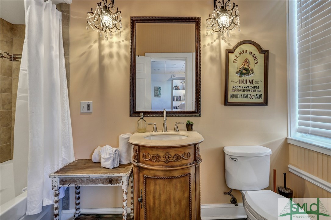 24 Van Horne Avenue Property Photo 17