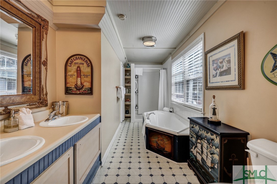 24 Van Horne Avenue Property Photo 22