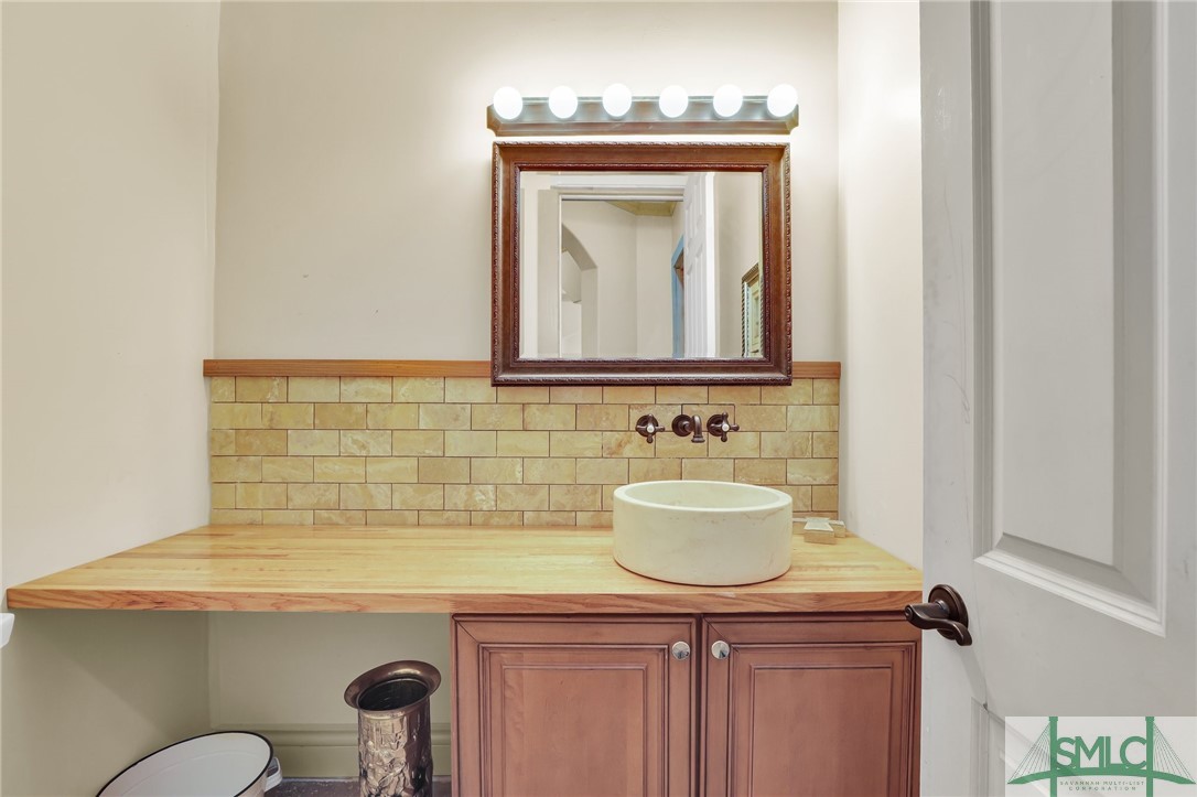 2132 Grove Point Road Property Photo 16