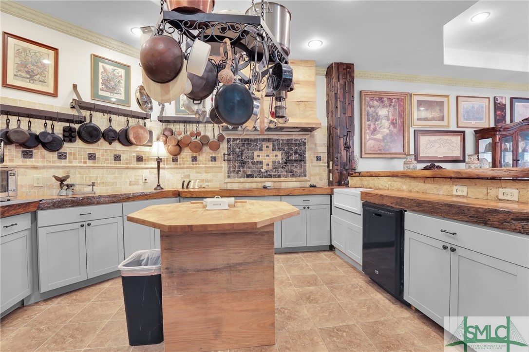 2132 Grove Point Road Property Photo 18