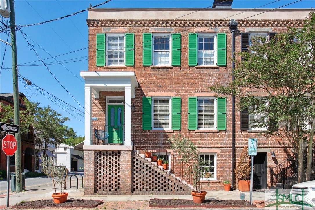 24 W Taylor Street Property Photo 1