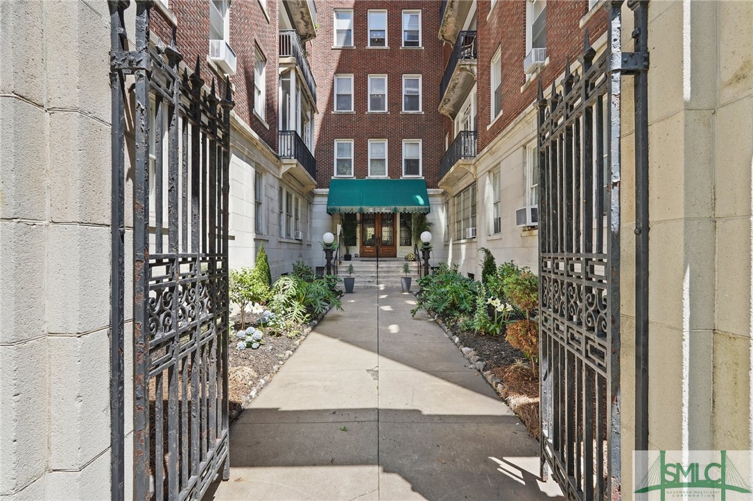 24 E Liberty Street 23 Property Photo 1