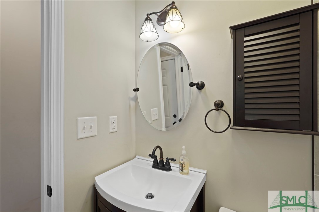856 E 35th Street Property Photo 39