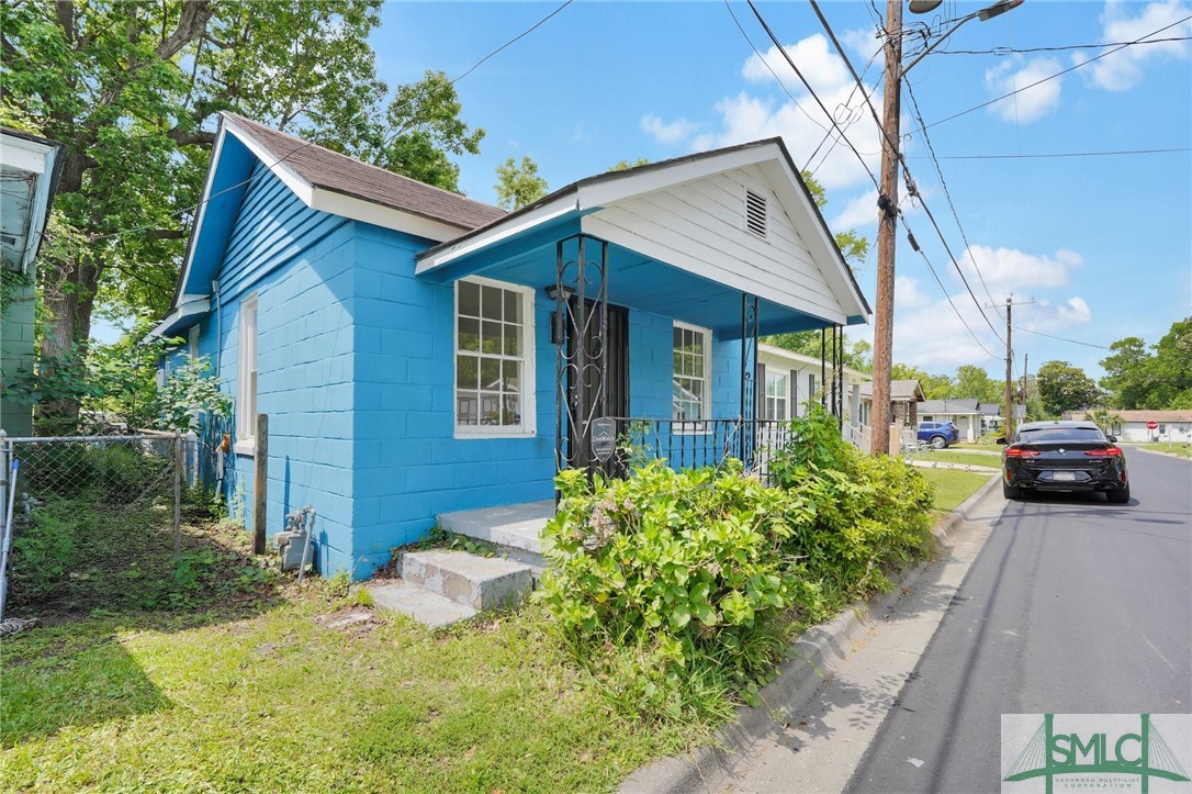 627 W 48th Street Property Photo 3