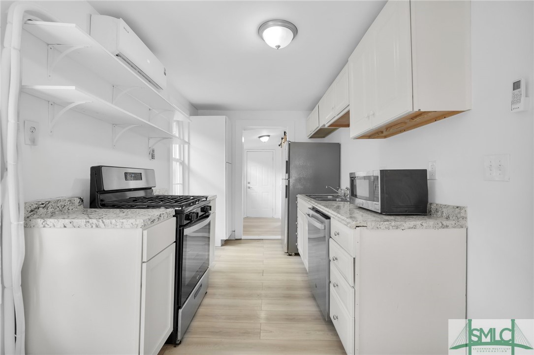 627 W 48th Street Property Photo 16